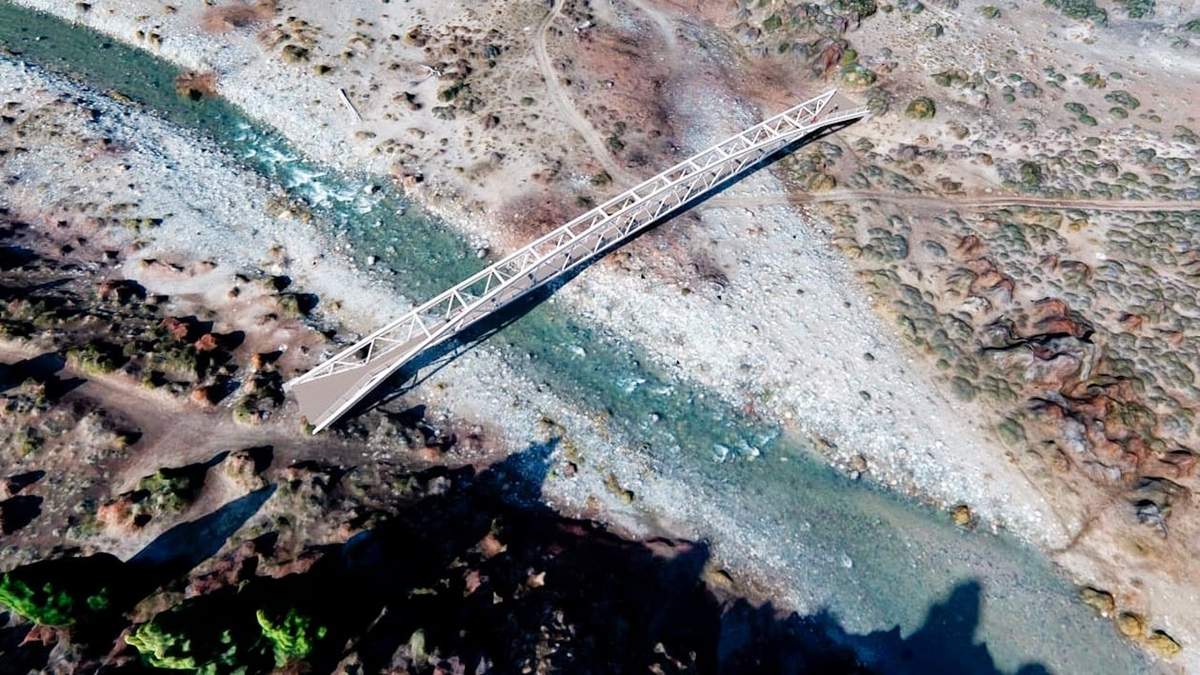 Los pobladores de Cuyín Manzano tenían que cruzar el río a pie o a caballo. Fuente: (X)