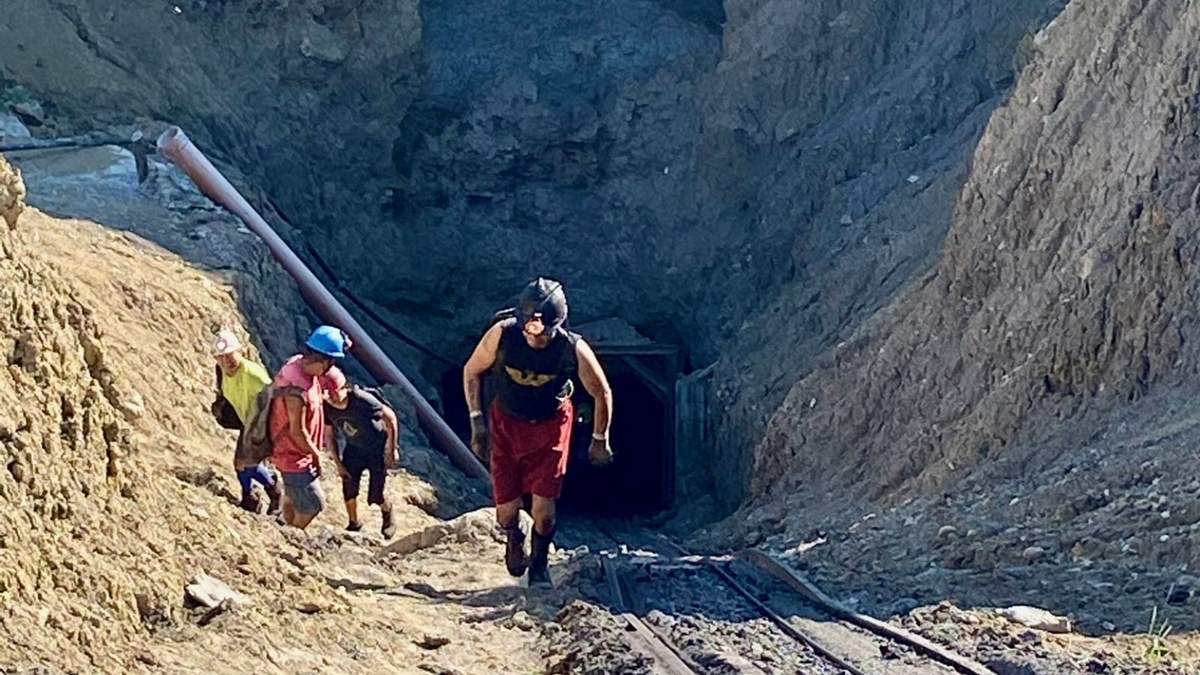 Una de las fotografías de la mina entregada a Manuel Bartlett