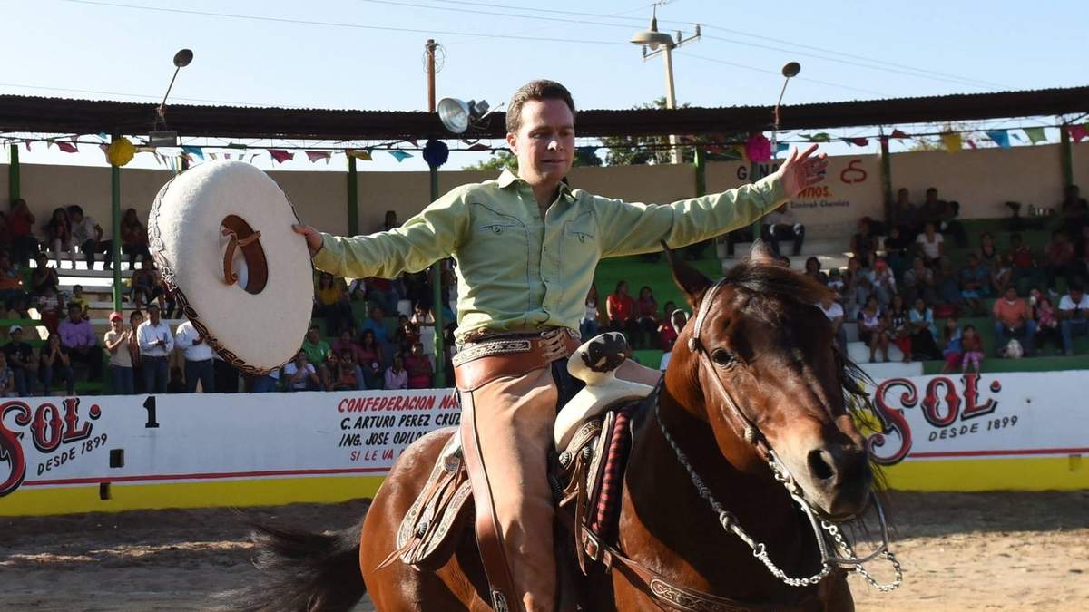 Manuel Velasco es un apasionado de la charrería
