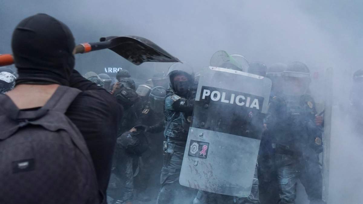 El enfrentamiento entre policías y manifestantes este 2 de octubre