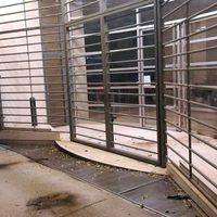 Ataque al edificio de Clarín: nueve personas arrojaron explosivos a la entrada del establecimiento