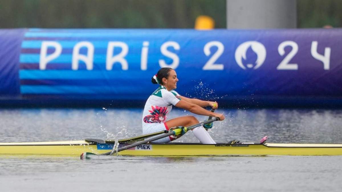 Kenia Lechuga Alanís compite en la prueba individual de remo en Vaires-sur-Marne, Francia