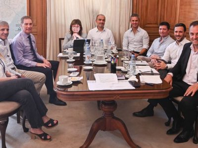 Reforma laboral: el Gobierno se reunió en la previa a la sesión