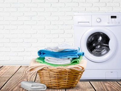 Deshacete de las manchas en la ropa con este quitamanchas casero con 2 productos que tenés en casa