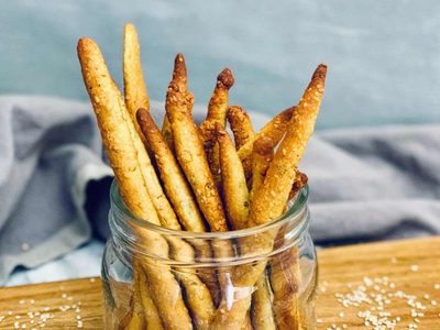Bastones de garbanzos: para picotear a la tarde este sábado con amigos y son bajos en calorías