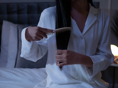 El poderoso ritual para reparar tu cabello antes de dormir y mantenerlo fuerte y hermoso
