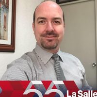 Indagan homicidio doloso caso del directivo de La Salle hallado muerto en un vehículo