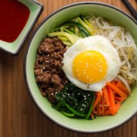 Bibimbap: el arroz coreano que llama la atención por su rico sabor e ingredientes nutritivos