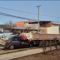 Madrugada fatal: murió tras chocar con su auto contra un camión estacionado en el barrio La Sirena