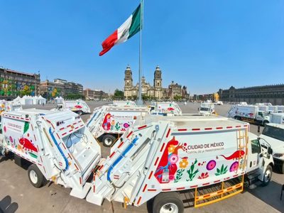 Gobierno de CDMX entregó 50 nuevos camiones de limpia; la flota costó alrededor de 200 mdp