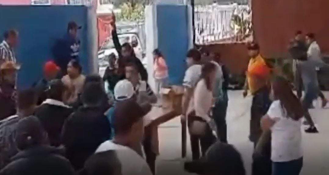 La balacera que interrumpió el plebiscito en el poblado de Xacaxomulco, municipio de Quimixtlán, Puebla