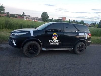 En diferentes operativos, la Policía detuvo a tres personas en Neuquén y Cutral Co