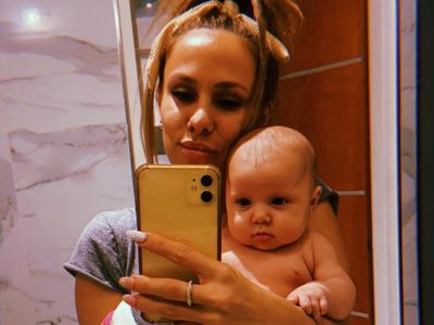 De revista: con turbante y corazones, Abril se retrató junto a Barby Silenzi y nos dejó enamorados