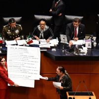 Opositores reprochan a Sandoval en el Senado por militarización, espionaje y hackeo (Videos)