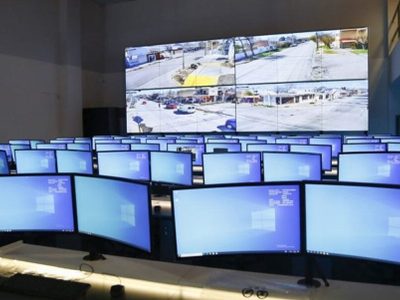 Gutiérrez y Gaido visitaron la renovada sala de monitoreo de videoseguridad del COP