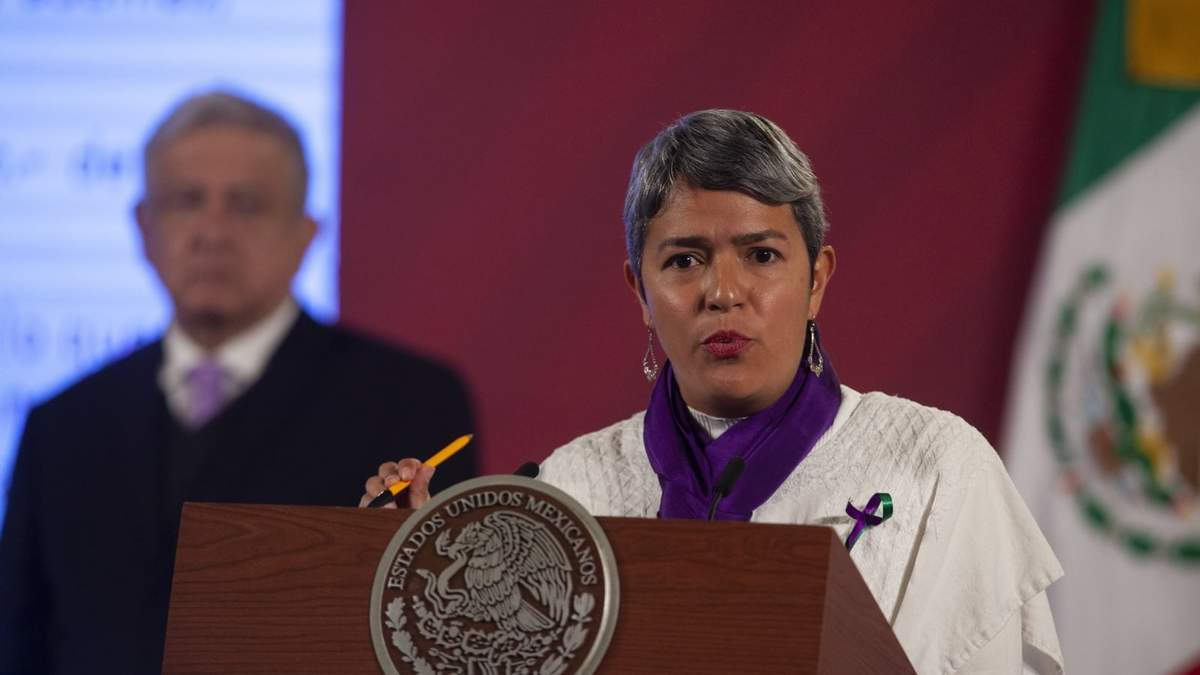 Karla Quintana en una conferencia de prensa de López Obrador de 2020
