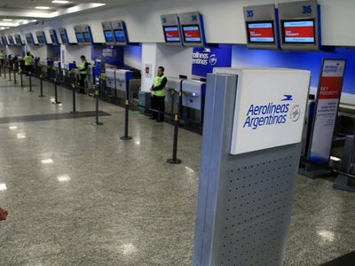 Aerolíneas Argentinas vuelve a volar de manera frecuente a EEUU tras la flexibilización del cepo