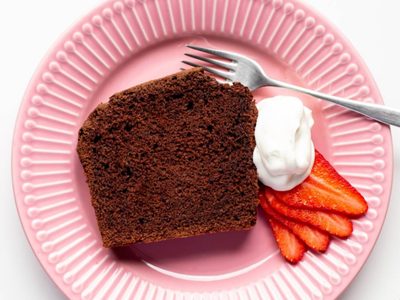 Si tenías ganas de algo dulce y chocolatoso, tenés que hacer este bizcochuelo húmedo de chocolate sin harinas