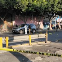 Ejecutan al conductor de una BMW en Iztacalco; una mujer resulta herida
