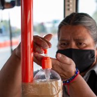 Circulan en México geles antibacteriales con metanol que están prohibidos en EU