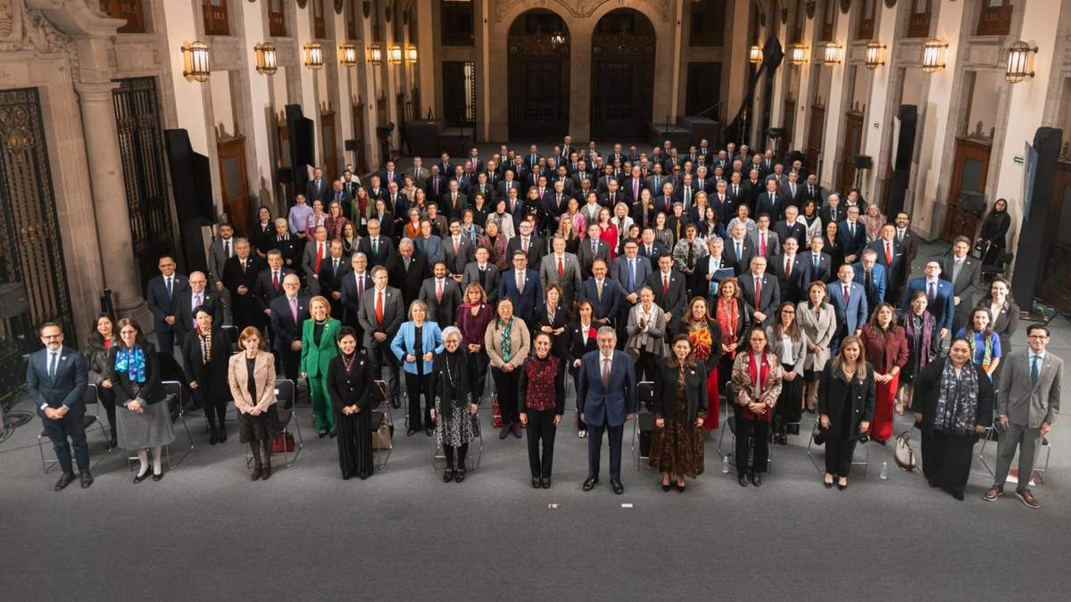 Foto oficial de la reunión en Palacio Nacional
