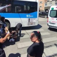 Una mujer fue atropellada por un colectivo en Neuquén; sufrió graves heridas