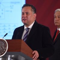 En un año, la UIF bloquea 5 mil 23 mdp y 52 mdd