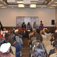 Fans arropan a Luna Bella en FIL MTY 2018