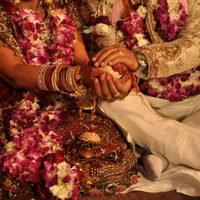 Insólito caso en India: un matrimonio denunció a su hijo por no “darles un nieto” después de casarse