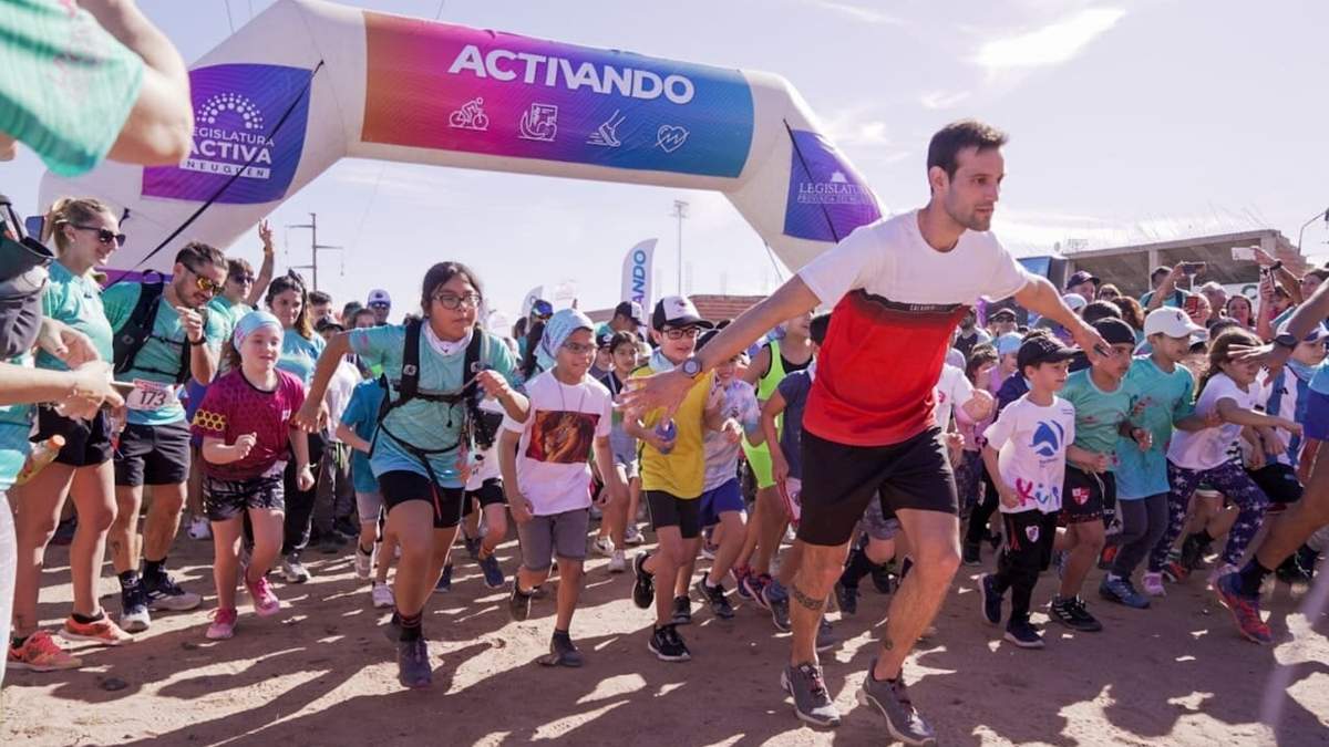 Competidores salen de la largada de Activando. Fuente: (Facebook)