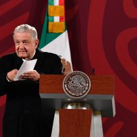 AMLO critica a la SCJN por pregunta sobre la revocación y sugiere usar “un traductor”