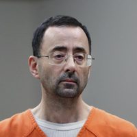 Apuñalan en prisión a Larry Nassar, médico condenado por abuso sexual de gimnastas olímpicas en EU