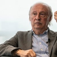 En su salida de Semarnat, Toledo anuncia decretos contra maíz transgénico y glisofato
