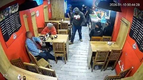 Asalto a taquería en Puebla deja un cliente muerto y otro herido