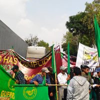 Gobierno de la CDMX ordena encapsular a campesinos para impedir su arribo al Zócalo… y ellos se cuelan