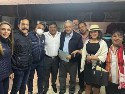 "No es para decir que los 10 mil pesos no son suficientes”, dice AMLO a damnificados de Tula