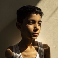 Retrato de un niño palestino que perdió ambos brazos es la Foto del Año de World Press Photo