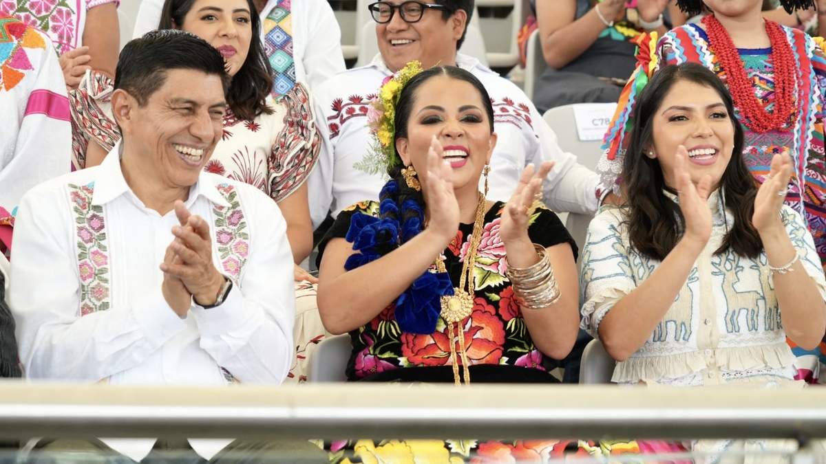 El gobernador de Oaxaca, Salomón Jara, y su secretaria de Turismo, Saymi Pineda Velasco (centro)