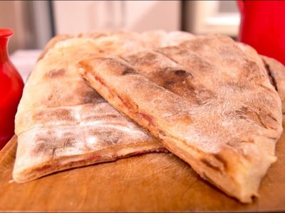 Tortilla parrillera rellena de salame y queso: fácil y económica, acompañá el mate con esta delicia