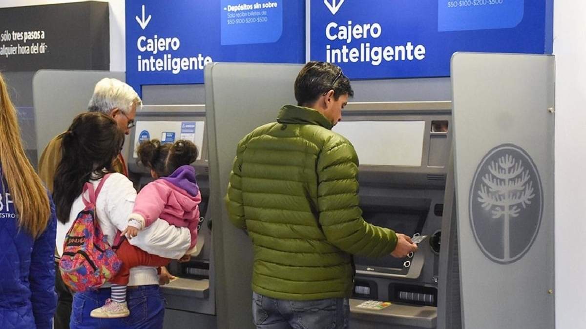 Este martes, 2 de mayo, comienzan a cobrar los estatales. Fuente: (Instagram)