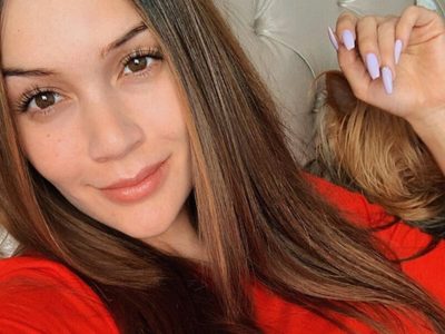 ¡Al aire! Lina Tejeiro y un escotazo que ni la malla puede tapar... ¡Se escapan los detalles!
