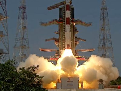 India lanza sonda para estudiar el Sol tras exitoso aterrizaje en el polo sur de la Luna