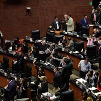 Prohibido trabajar todo el día de pie: aval unánime a la Ley Silla en el Senado
