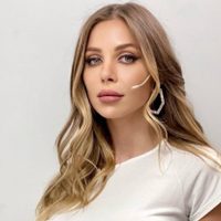 Alucinante: la belleza de Romina Malaspina resumida en este clip frente al espejo