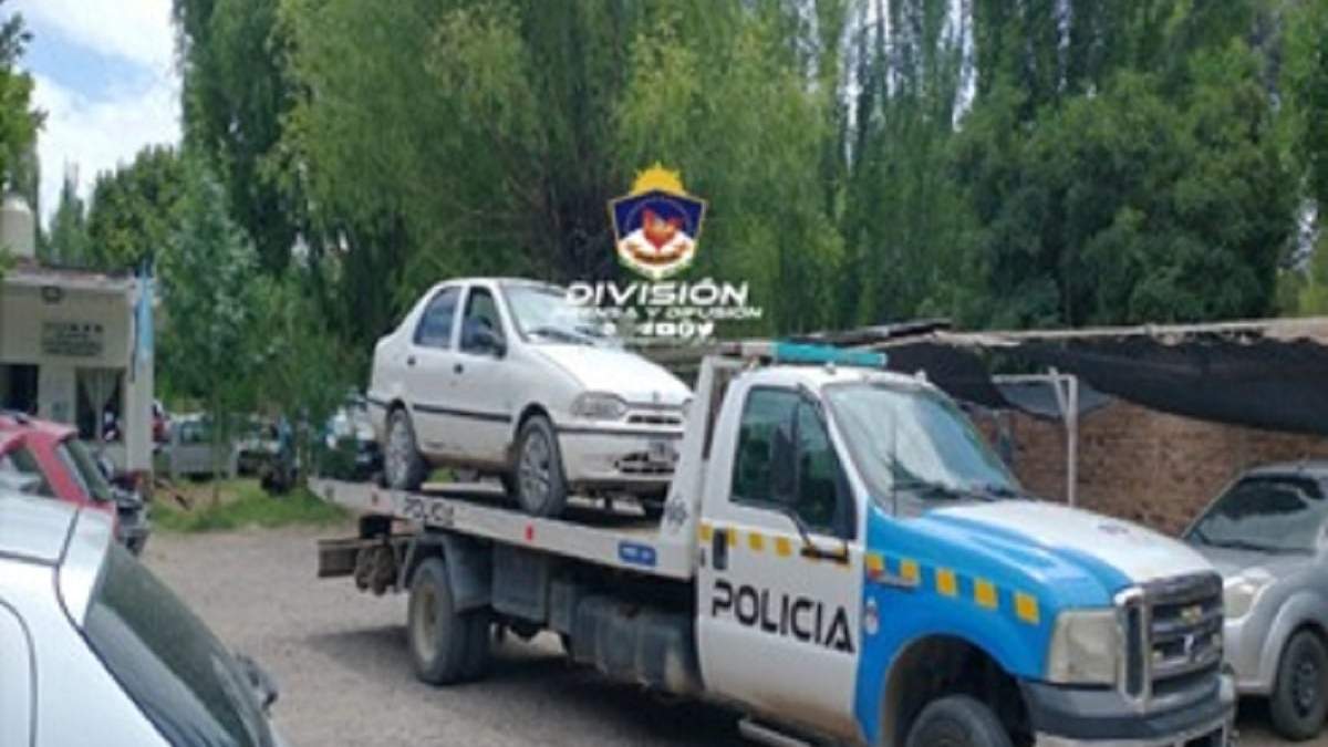 En el allanamiento secuestraron un auto. Fuente: (Policía Neuquén)
