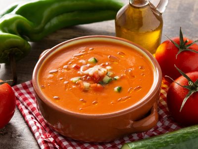 Gazpacho andaluz: una receta con historia para los días de calor