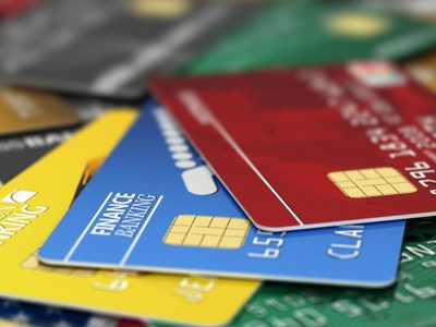 Este mes comienzan a pagar la tarjeta de crédito todos los deudores que dejó la pandemia