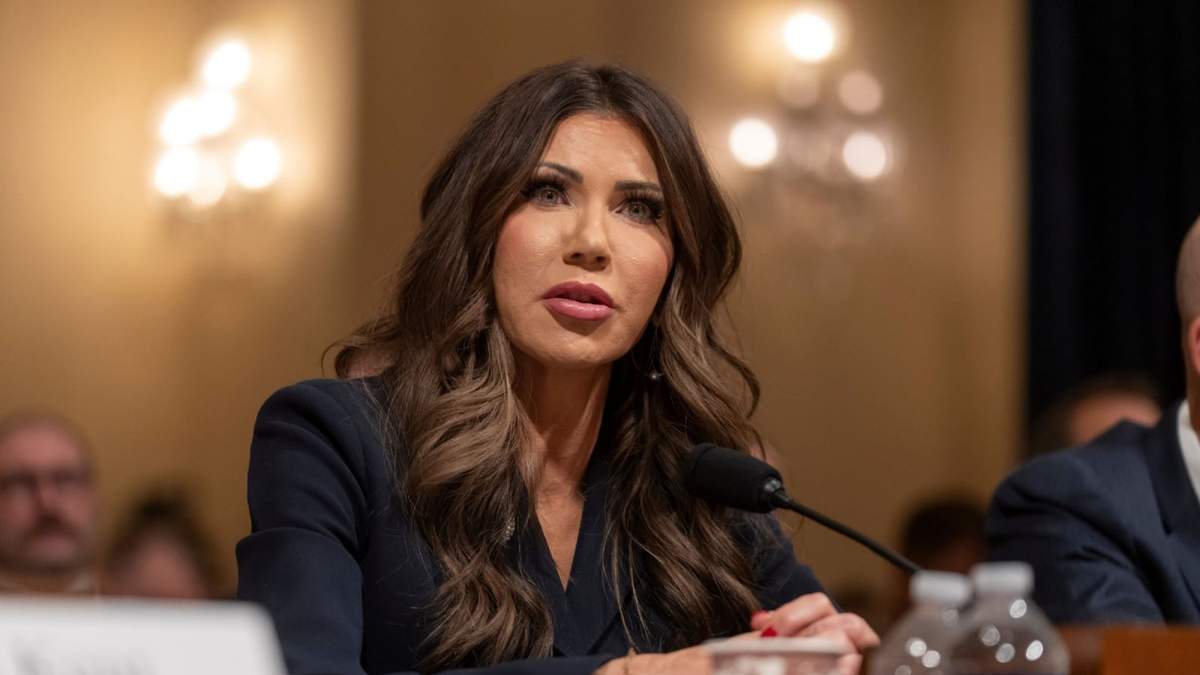 Kristi Noem en su comparecencia