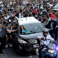 El último aliento: miles de personas despidieron a Diego Maradona en Bella Vista