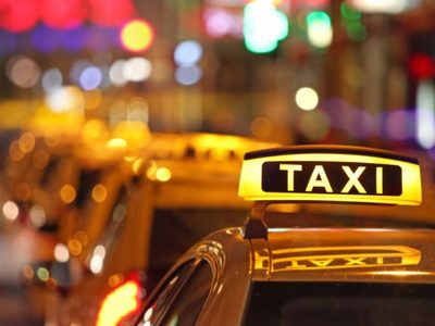 Confuso episodio entre una taxista y un motociclista accidentado
